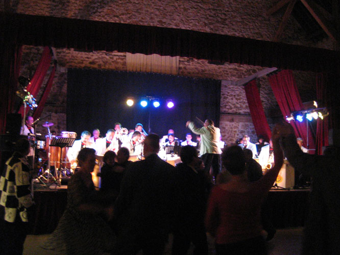 con (40)